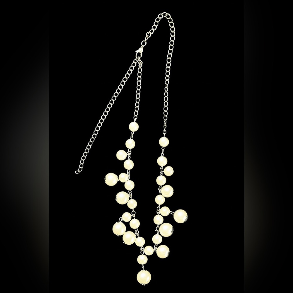 Elegant Pearl Drop Necklace